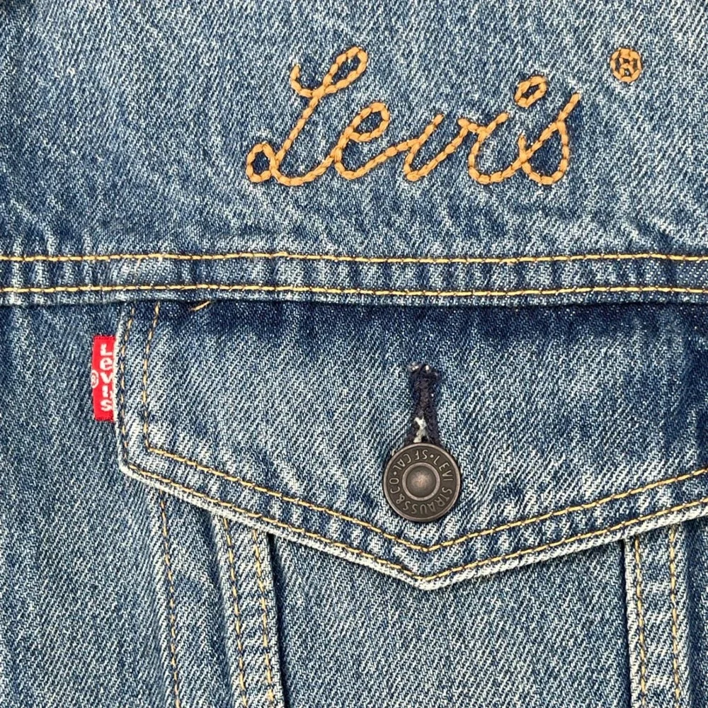 Levi's Trucker Denim Jacket Men XL Blue Relaxed Fit Embroidered Logo A5782-0080